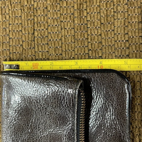 Simply Vera Vera Wang Faux Leather Wristlet Clutch Purse - Picture 12 of 13